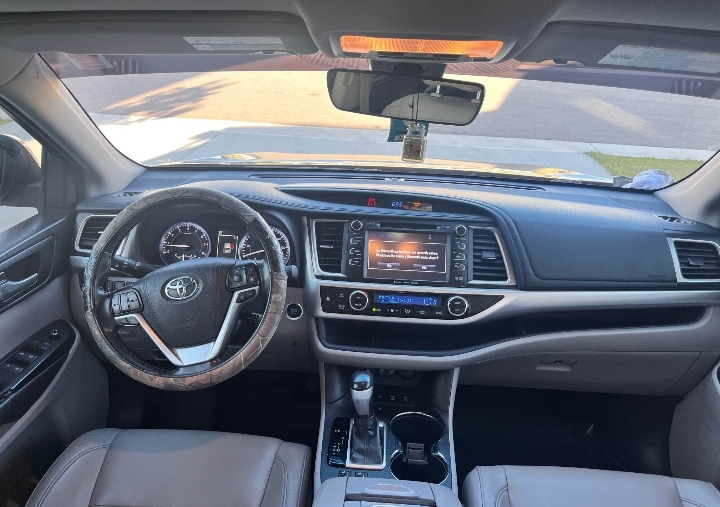 2017 Toyota Highlander XLE AWD — photo 3